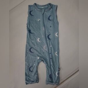 (NWOT) Kyte Baby Zippered Sleeveless Romper in Boho Moon - Size: 18-24M